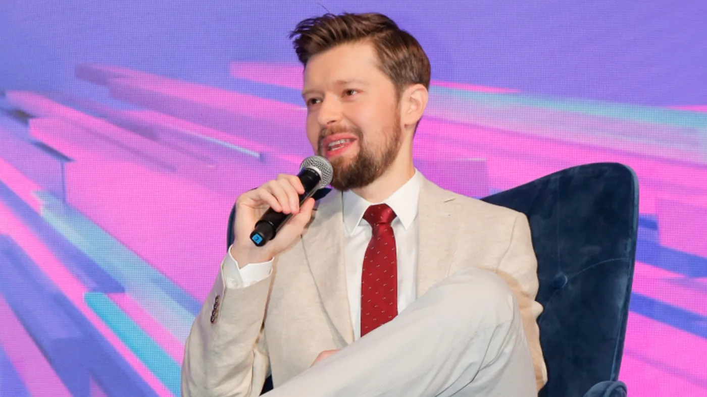 Remigiusz Mróz zdradził mroczną tajemnicę. "Chodziłem do klasy z seryjnym zabójcą"