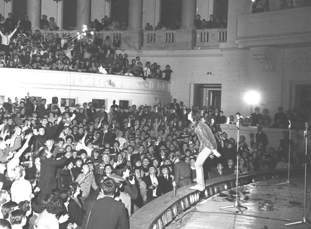 Koncert The Rolling Stones w PRL. Czy rzeczywiście zagrali za skrzynkę wódki?