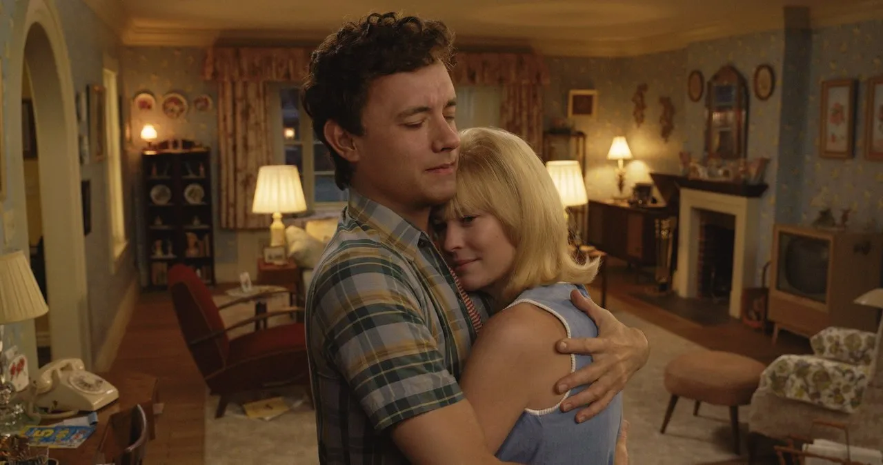 Tom Hanks i Robin Wright w filmie "Here. Poza czasem"