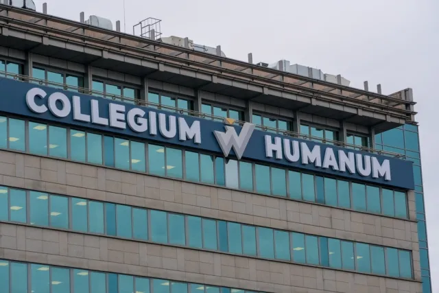 Afera Collegium Humanum. Pozwem groziło 500 studentów. Zdecydowało się 41. "Boją się"