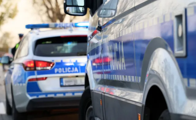 Szczecin. Mężczyzna wiózł w bagażniku troje dzieci. Tak tłumaczył się mundurowym