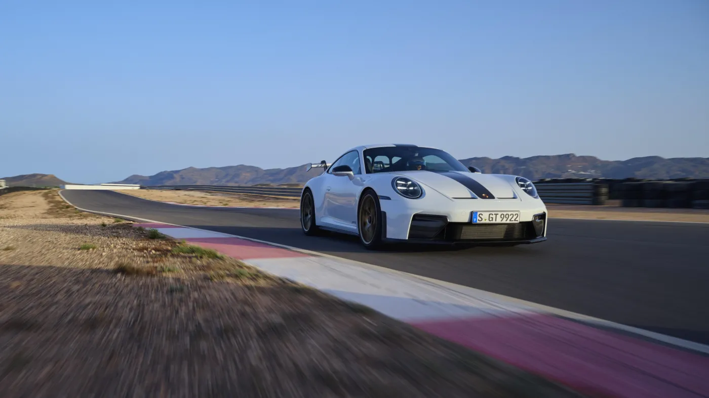 porsche-911-gt3-38356300.jpg