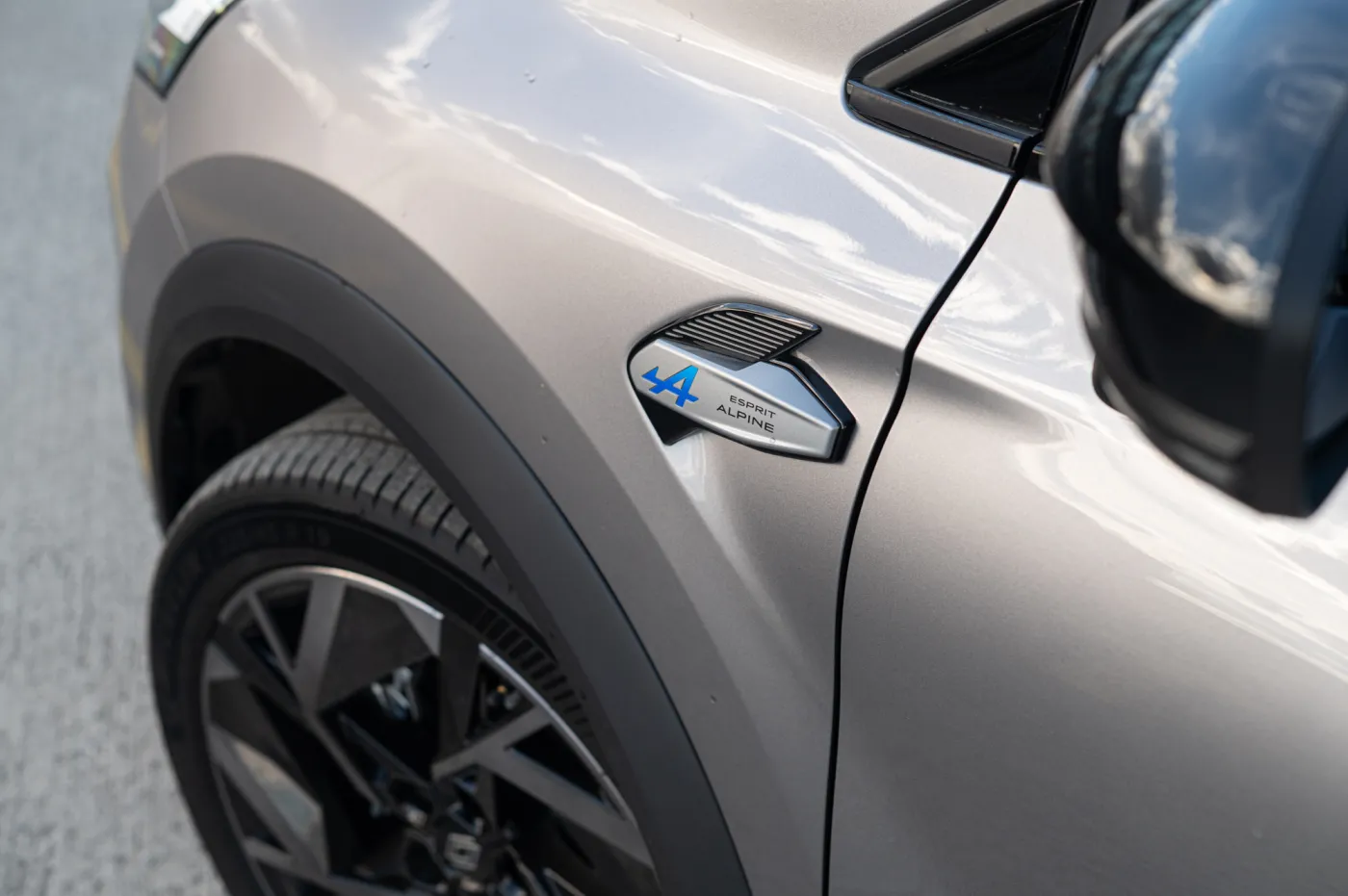 Nowy SUV hitem. Renault zaskakuje technologią i hybrydą