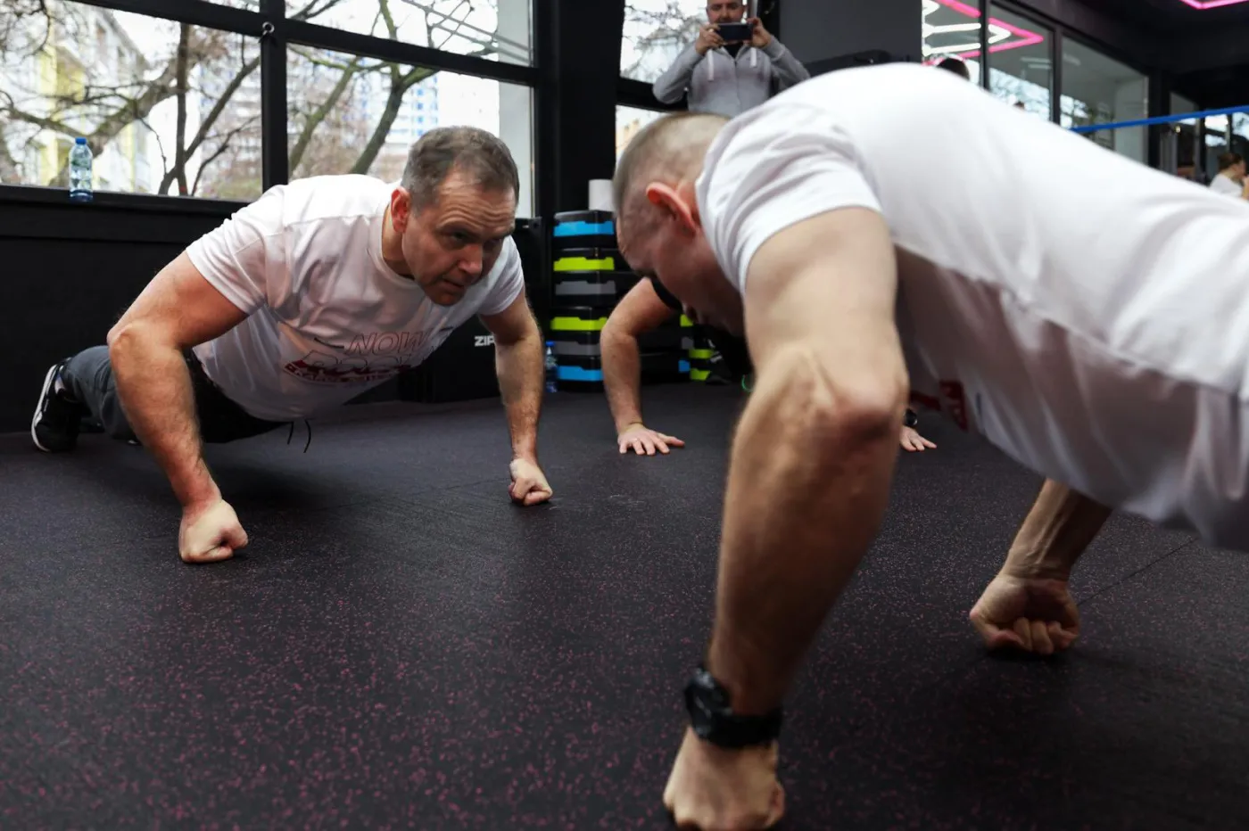 Siłownie zapewnią Nawrockiemu prezydenturę? "Młodzież widzi, jak ciężko trenuję"