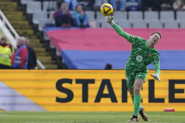 Szczęsny numerem jeden do końca sezonu. To dlatego wygryzł Penę z bramki Barcelony