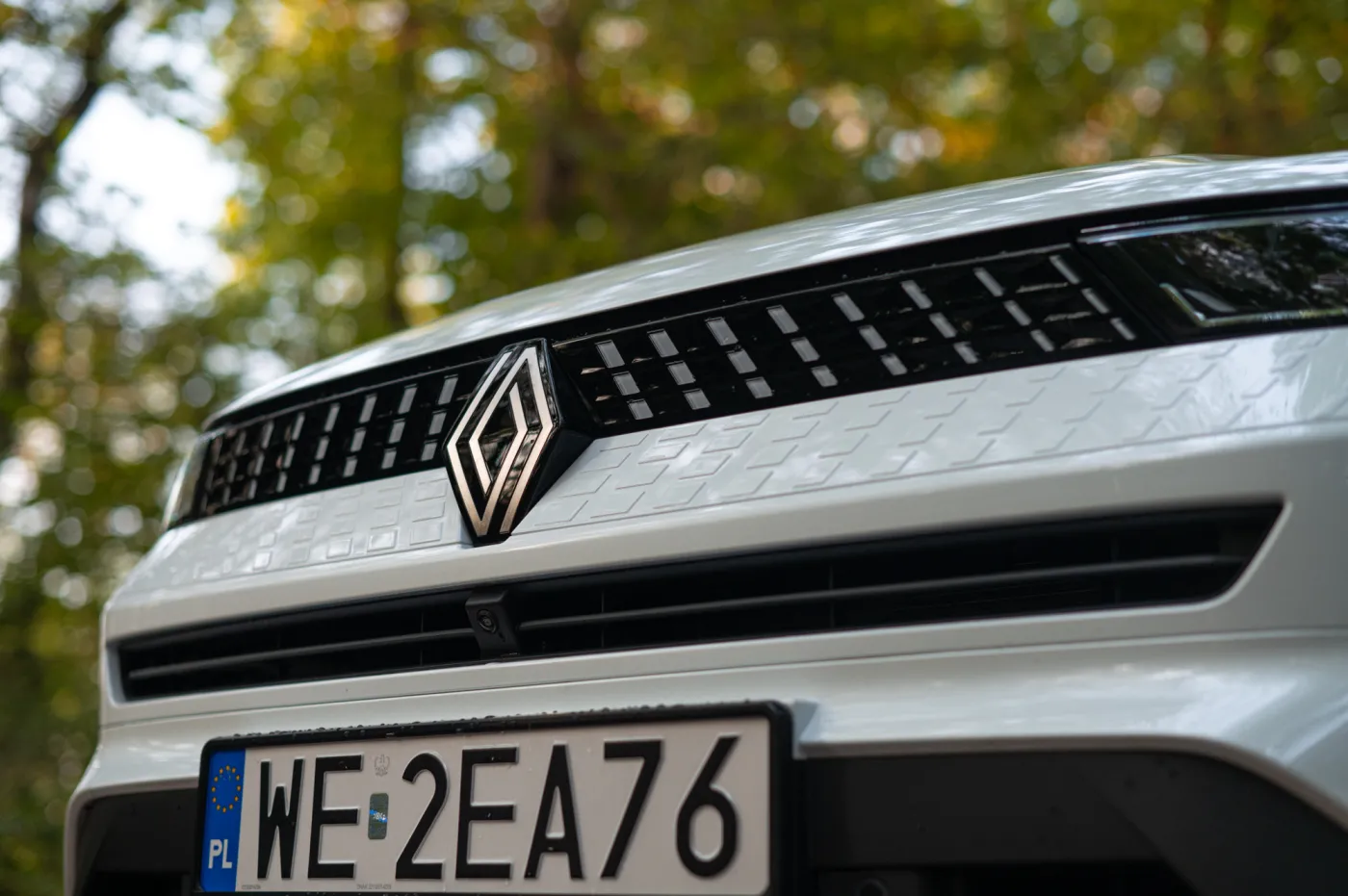 Najtańszy SUV Renault jeździ za grosze. Nowa hybryda wywraca stolik