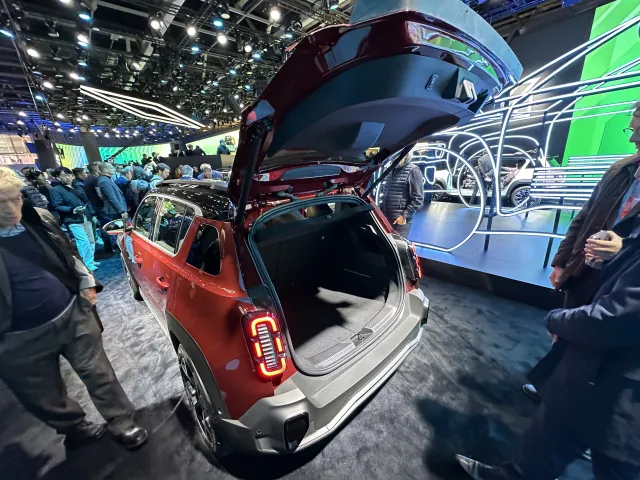 Renault trzęsie rynkiem. Oto nowy SUV i tani hatchback. Ceny hitem