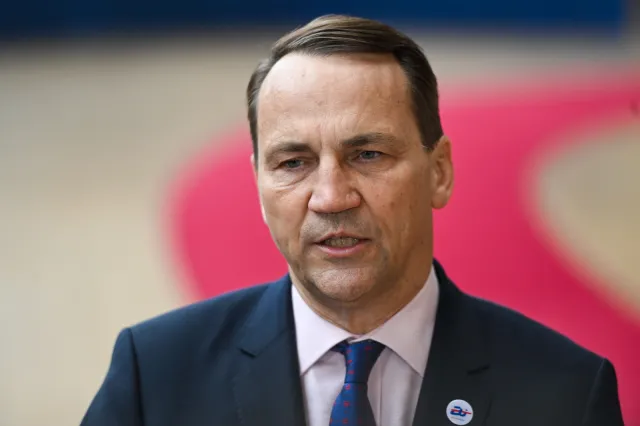 "Węgry blokują proces wejścia Ukrainy do UE". Sikorski apeluje do opozycji