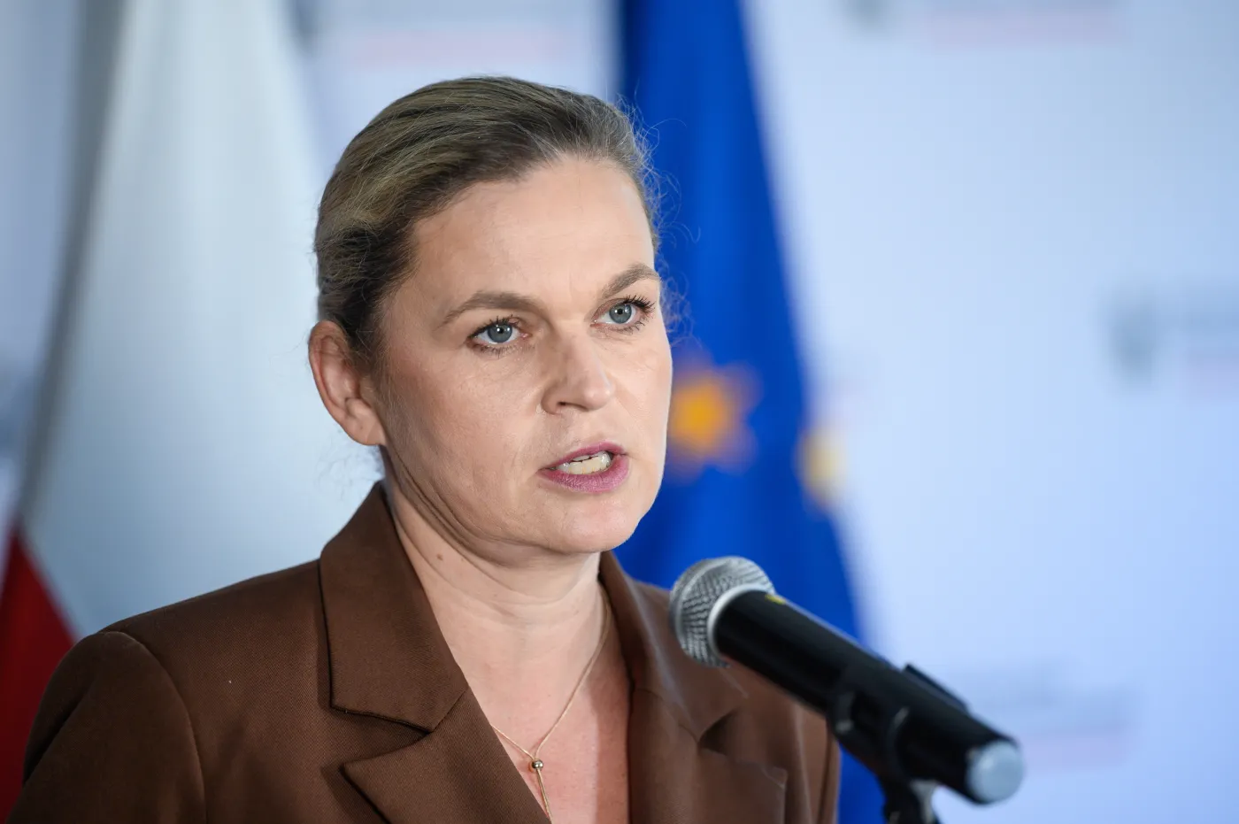 Ministra Nowacka zbulwersowana. "Namawiam Episkopat nie do wojny"