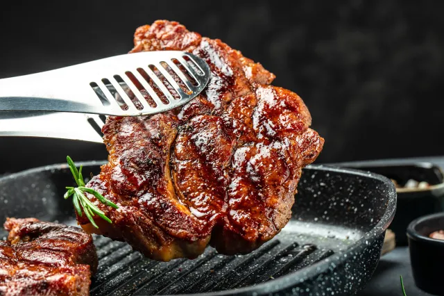 Karkówka z grilla według przepisu Jakuba Kuronia. Rozpływa się w ustach. W tym tkwi sekret