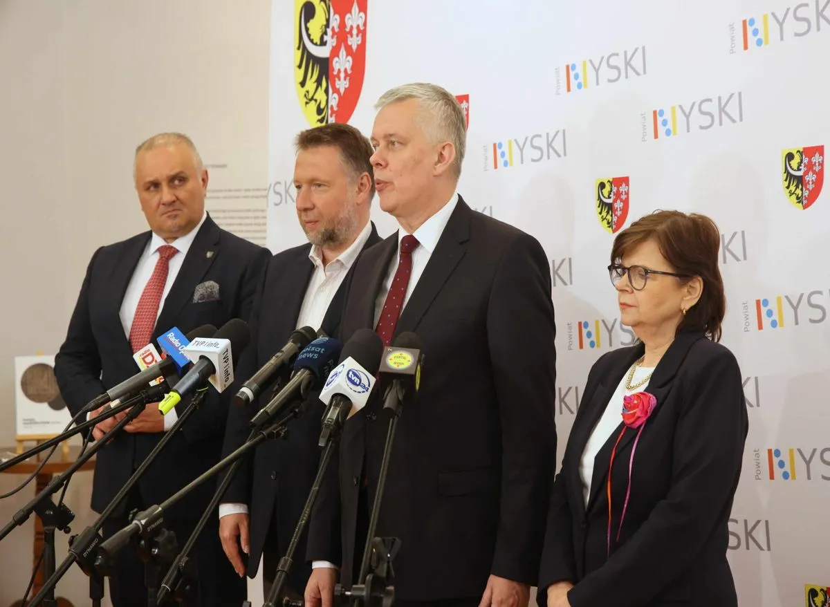 Afera mieszkaniowa Nawrockiego. Siemoniak: On jest moralnie zdyskwalifikowany