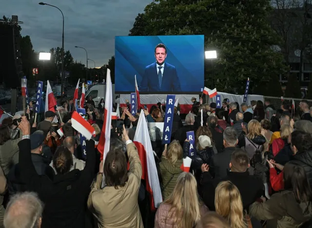 Trzaskowski kwestionuje etykę rywala: Polityk powinien załatwiać sprawy ludzi, a nie swoje