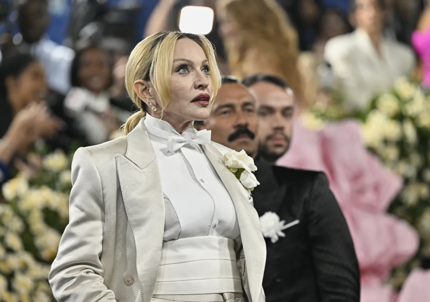 Met Gala, czyli wielki zlot gwiazd. Ciężarna Rihanna, Madonna cała na biało i różowa Shakira