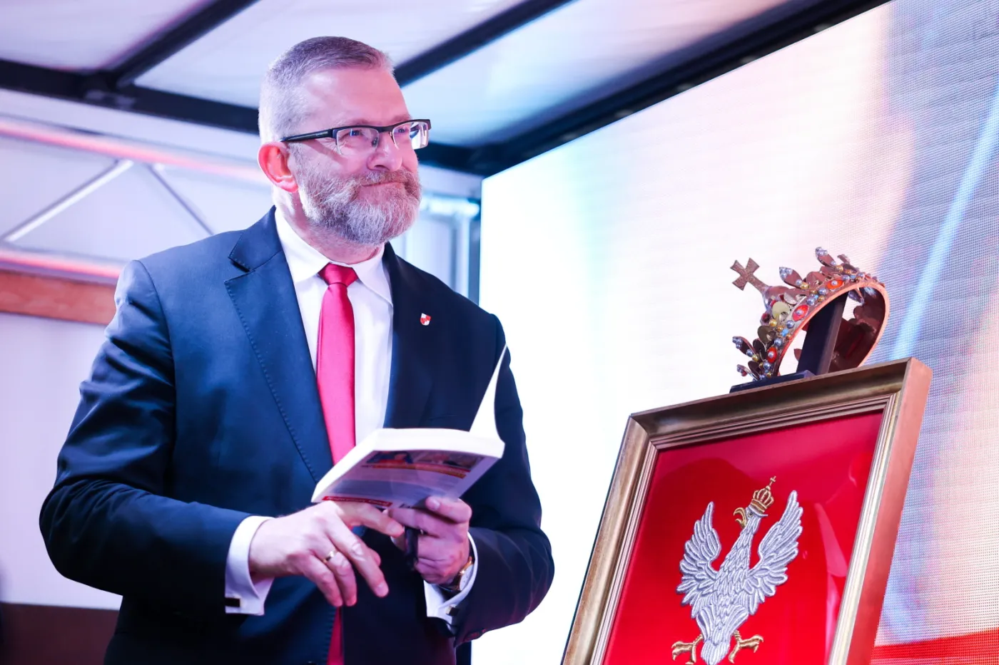 Mentzen na podium, sensacyjny wynik Brauna. Skrajna prawica triumfuje