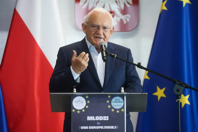 "To koniec demokracji". Leszek Miller uderza w Tuska i Bodnara