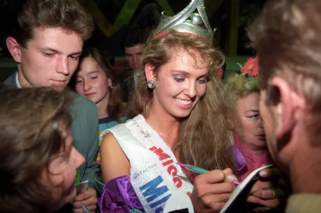 Nagranie z Ewą Wachowicz hitem sieci. Tak zdobywała koronę Miss Polonia [WIDEO]