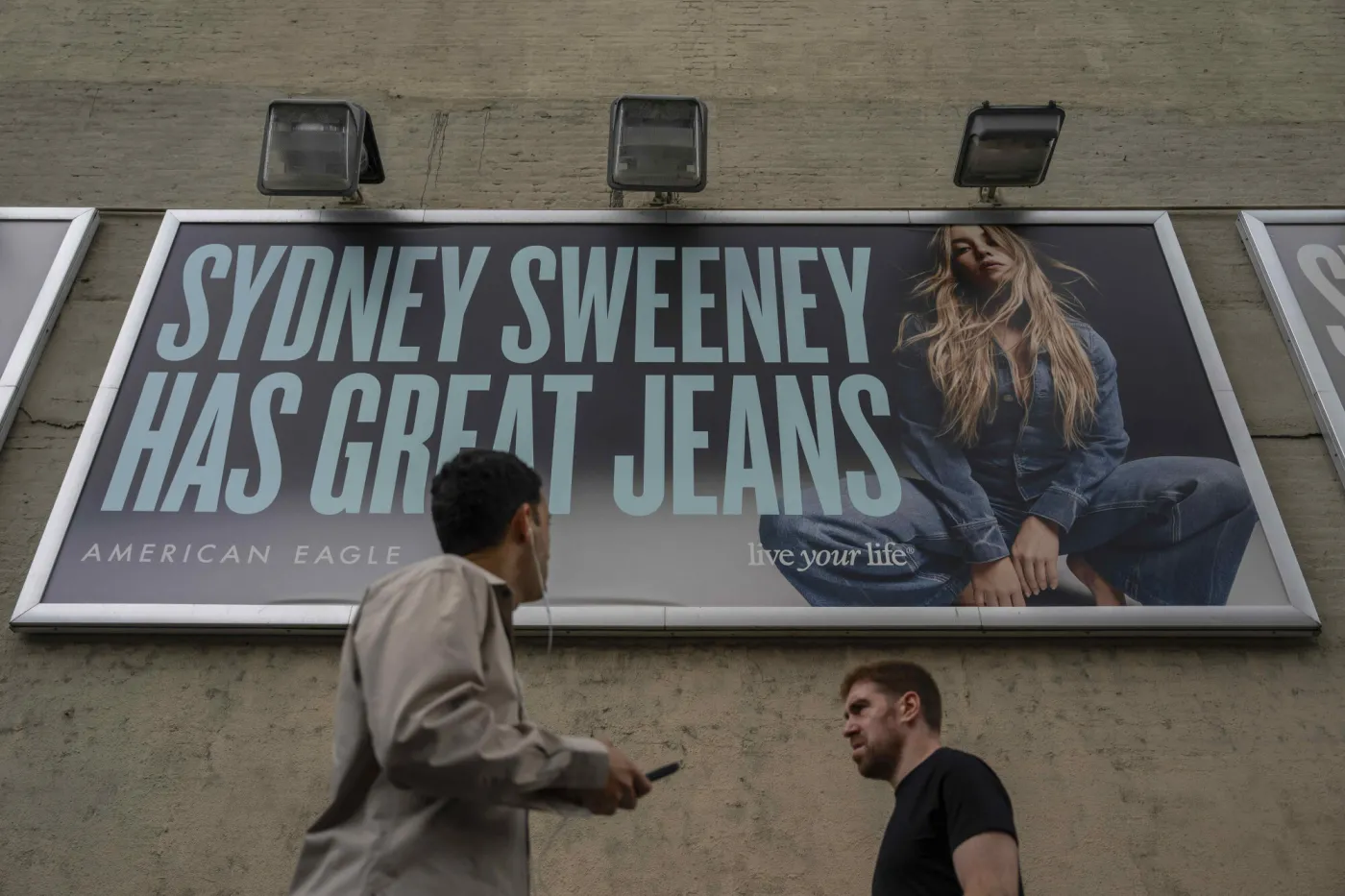 Donald Trump zachwycony odkryciem, że Sydney Sweeney jest Republikanką. "Załatw ich!"