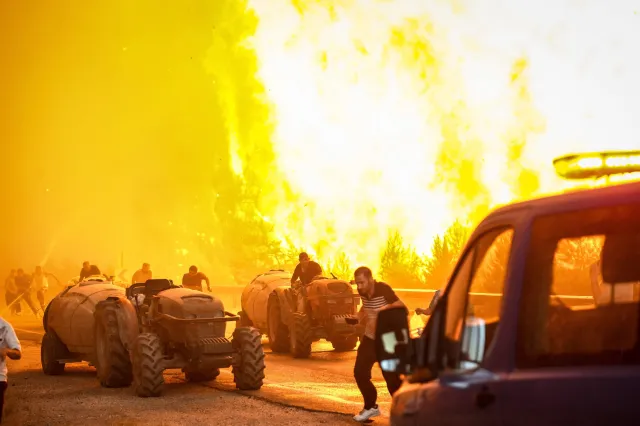 "Apokaliptyczne" pożary niszczą rajski kurort. Tragiczny bilans