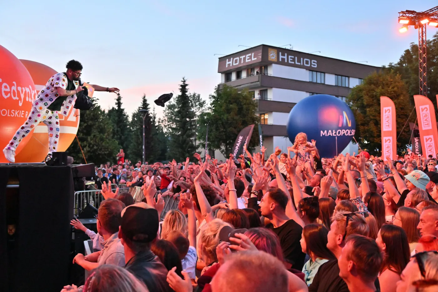 Lato z Radiem 2025 w Mrozach. Jubileusz serialu "Ranczo" i koncerty gwiazd. Kto wystąpi? O której i gdzie emisja?