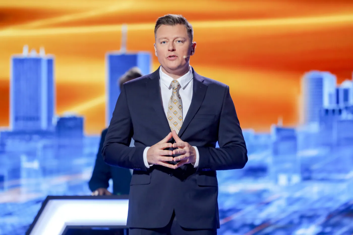 Rafał Brzozowski ostrzega fanów. "Uważa się za moją żonę"