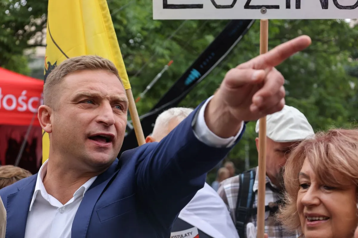 Bąkiewicz wezwany do prokuratury. Grozi mu rok więzienia za obrażanie funkcjonariuszy