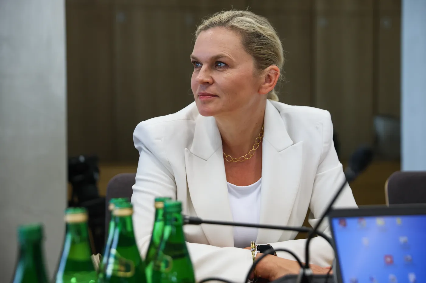 Praca w szkole i jednoczesne pobieranie świadczenia kompensacyjnego