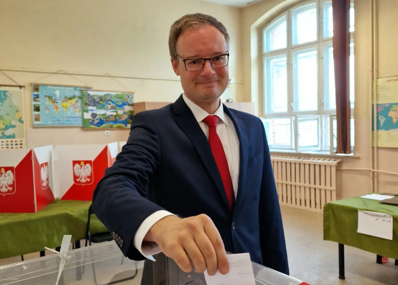 "Premier Tusk na urlopie i Zabrze odbite", "on wspierał Trzaskowskiego". Euforia i fala komentarzy po wyborach