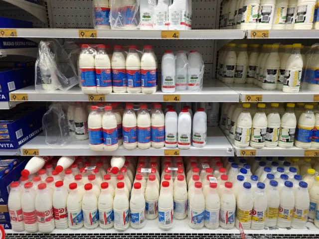 Najpierw masło, teraz mleko. Biedronka przez dwa dni rozdaje za darmo