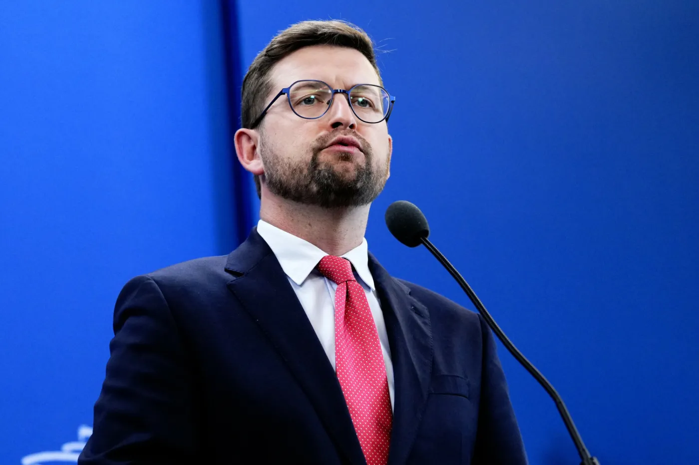 Poseł PiS: Sikorski zachowuje się jak chłopiec w krótkich spodenkach