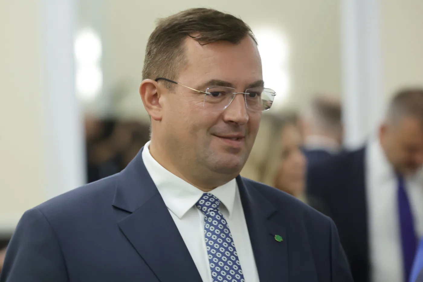 "Chodzenie po dachach, krzyki". Polityk nie wytrzymał, wyprowadza się z hotelu poselskiego