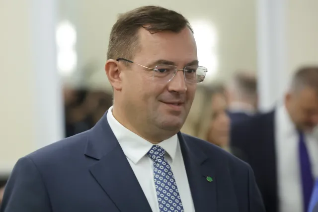 "Chodzenie po dachach, krzyki". Polityk nie wytrzymał, wyprowadza się z hotelu poselskiego