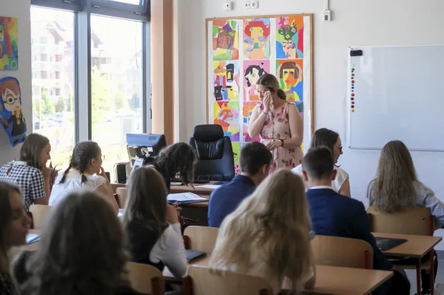 Nowa legitymacja dla nauczyciela. Dostępna w formie elektronicznej jak i plastikowej karty