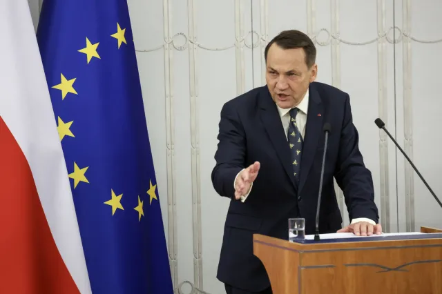 Sikorski wytoczył ciężkie działa. "To PiS utrudniło Ukrainie akcesję do UE"
