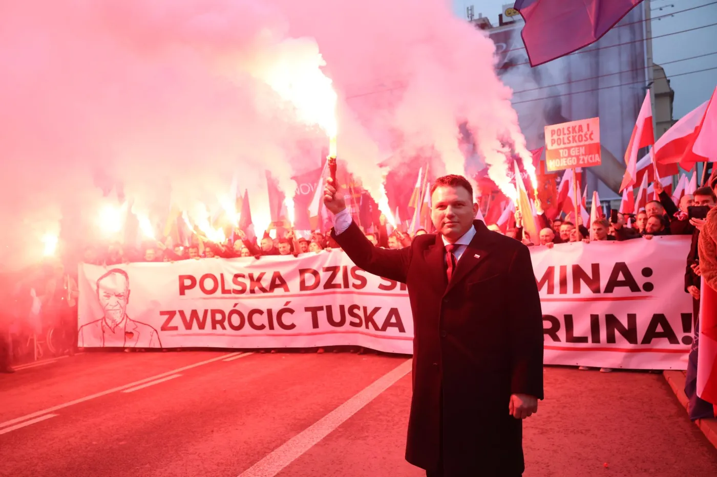 Jest wniosek o ściganie Sławomira Mentzena. Chodzi o racę na Marszu Niepodległości