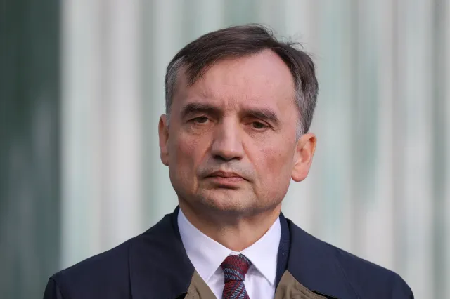 Ziobro chce być przesłuchany za granicą. "Polska nie jest już długo miejscem jego zamieszkania"