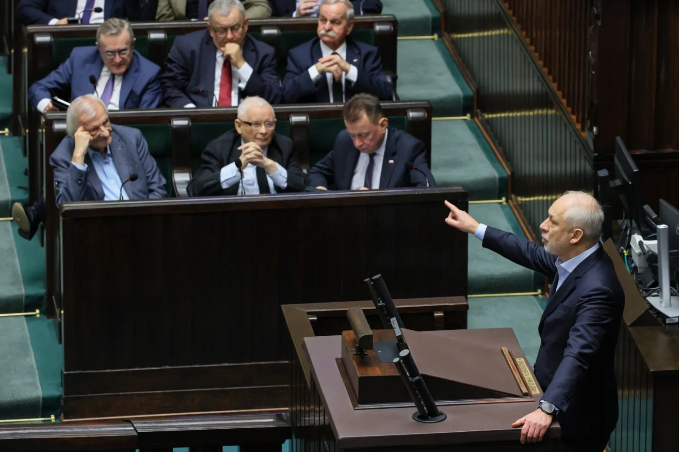 "Ubolewam nad swoim zachowaniem". Terlecki przeprosił Nitrasa za słowa o "pajacu "