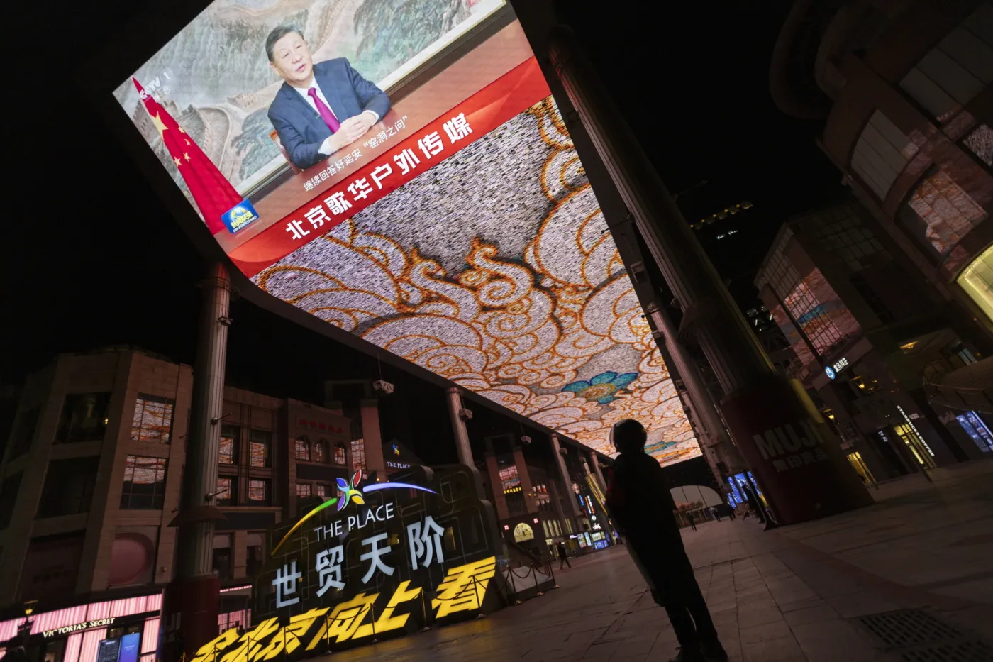 "Grobowa cisza" w sylwestra w Chinach. Masowo odwołują imprezy plenerowe