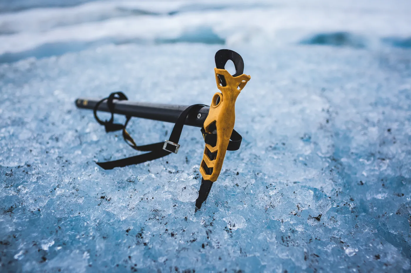 Wypadek w Dolinie Tomanowej. Turyści bez sprzętu spadli w przepaść