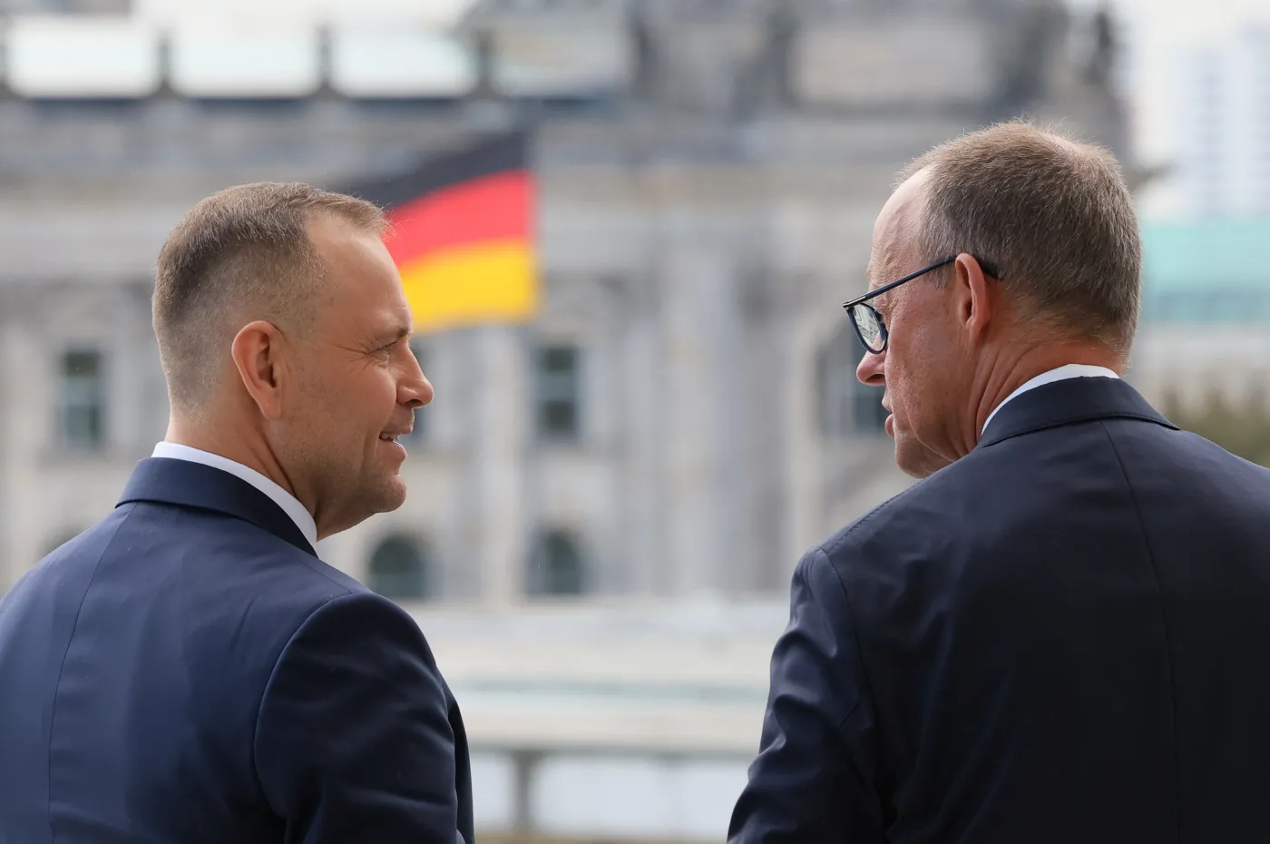Niemcy stawiają kanclerzowi za przykład prezydenta Polski. "Nawrocki się nie boi"