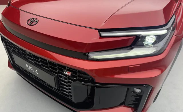 Widziałem nową Toyotę RAV4 na żywo. Jeden powód wystarczy, by zrozumieć, czemu Polacy kupują ją w ciemno
