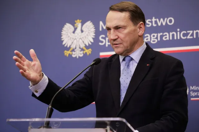 "Potrzebne są egzorcyzmy". Sikorski ostro odpowiada Kaczyńskiemu