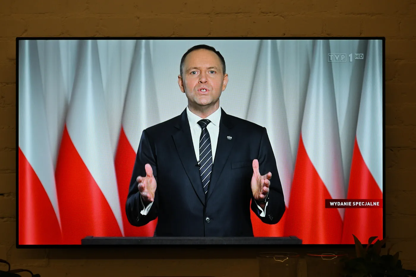 Prezydent Nawrocki wetuje ustawę o unijnym SAFE. Premier Tusk grzmi o "wstydzie"