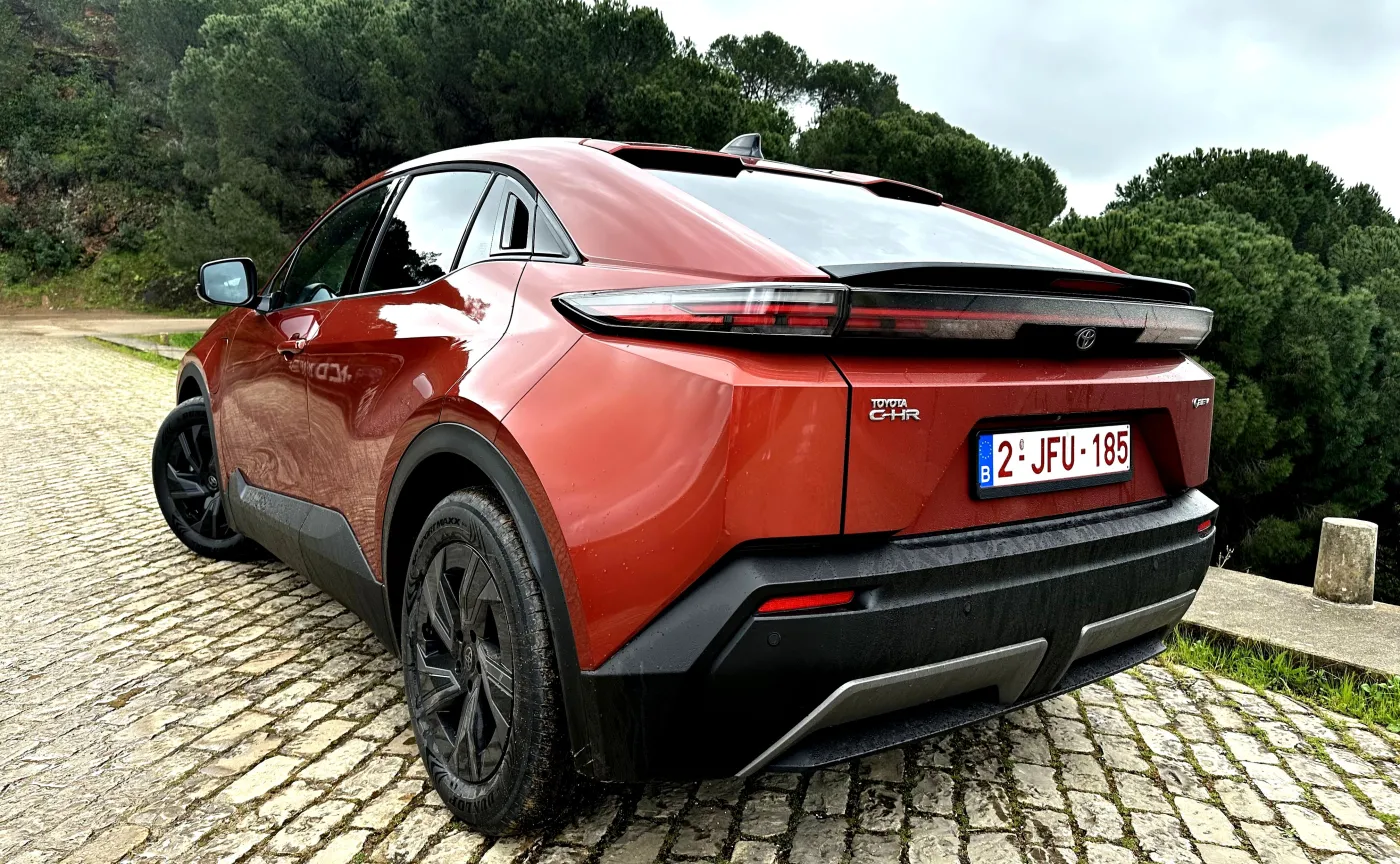 Nowa Toyota C-HR+