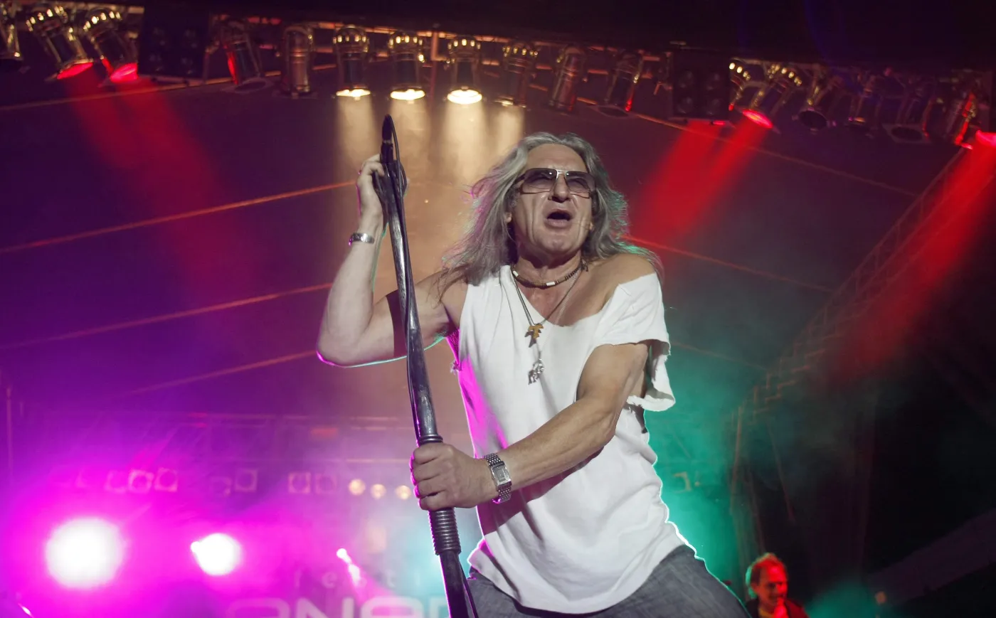 QUIZ z największych polskich przebojów. Jak dobrze znasz ich teksty?