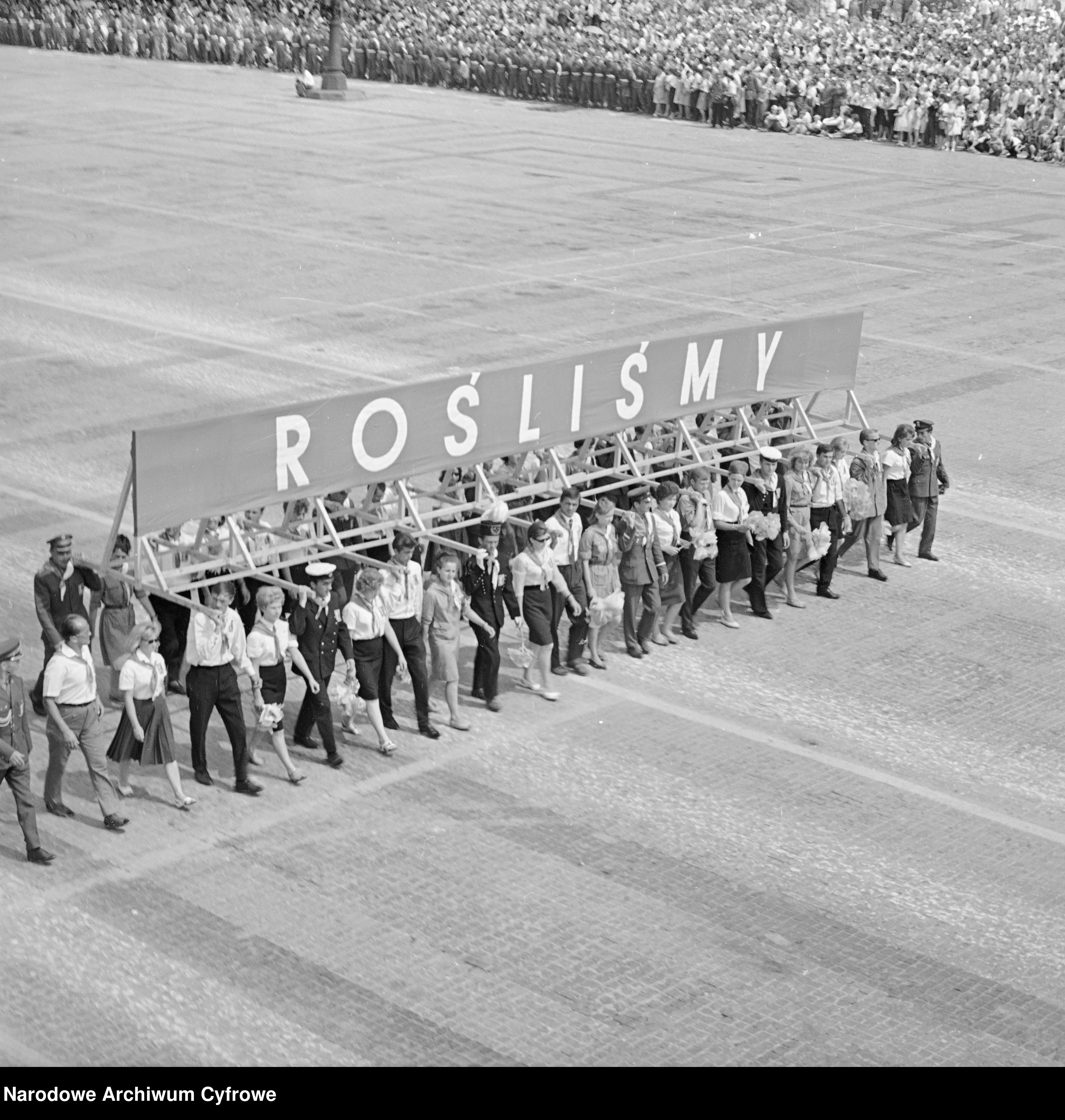 "Chcesz cukierka, idź do …" QUIZ o hasłach epoki PRL. Mniej niż 6/10 to wstyd