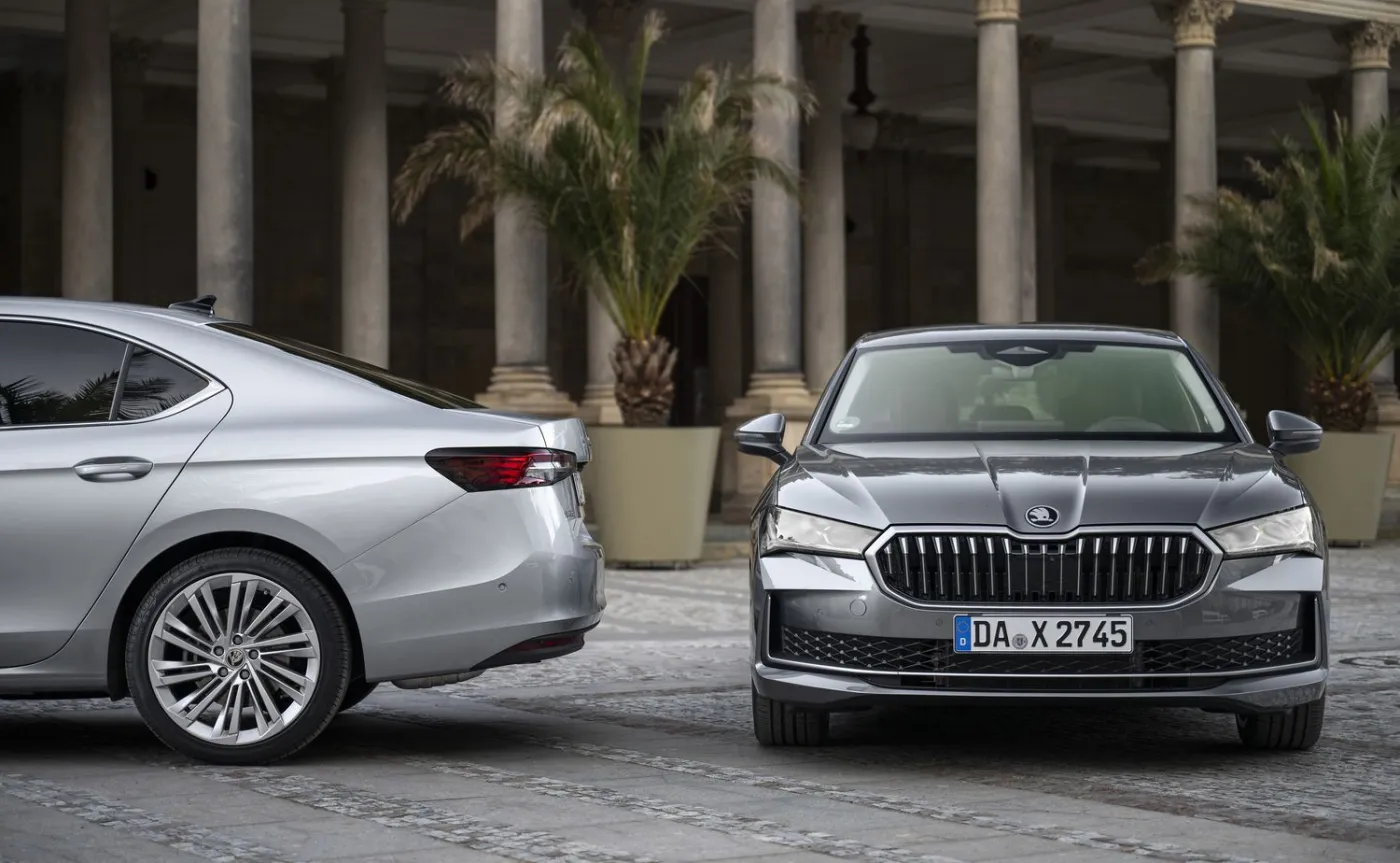 Nowa Skoda Superb Liftback z hybrydą plug-in 268 KM