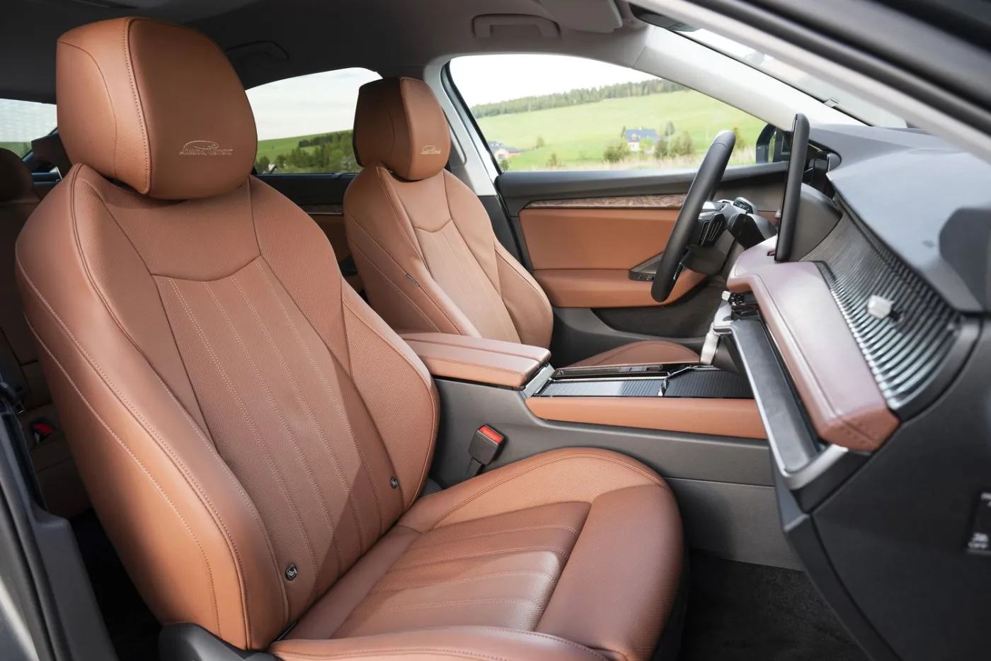 Nowa Skoda Superb Liftback z hybrydą plug-in 268 KM