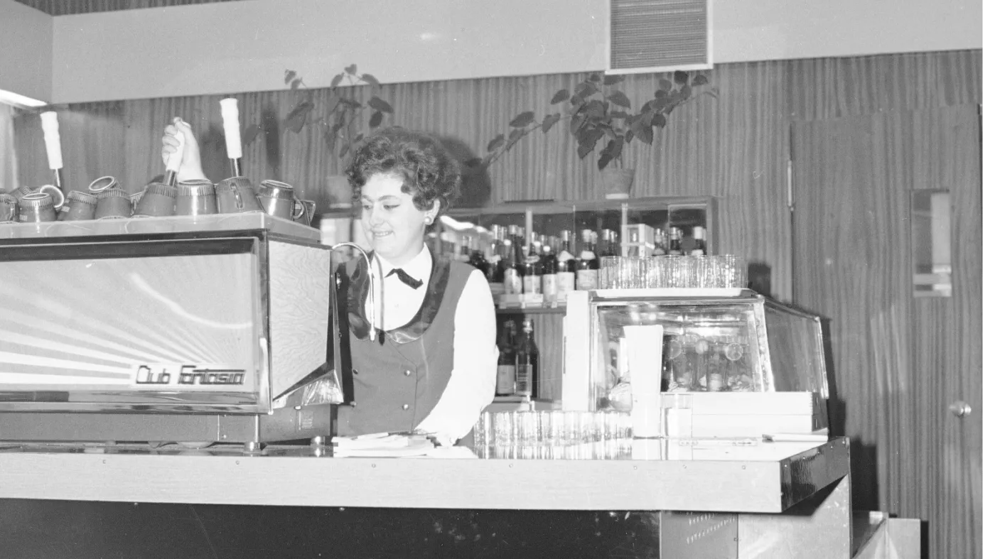 To się piło w PRL. Ten nostalgiczny QUIZ rozwiąże tylko ten, kto pił te napoje