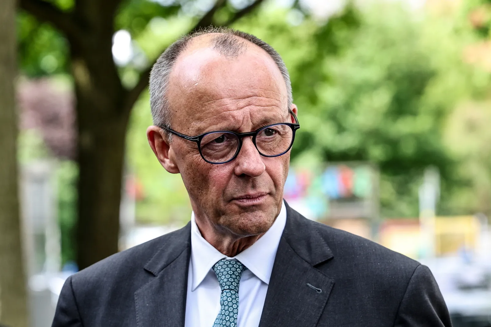 Kanclerz Niemiec pod ostrzałem mediów. Wypominają mu złe relacje z Trumpem i Macronem