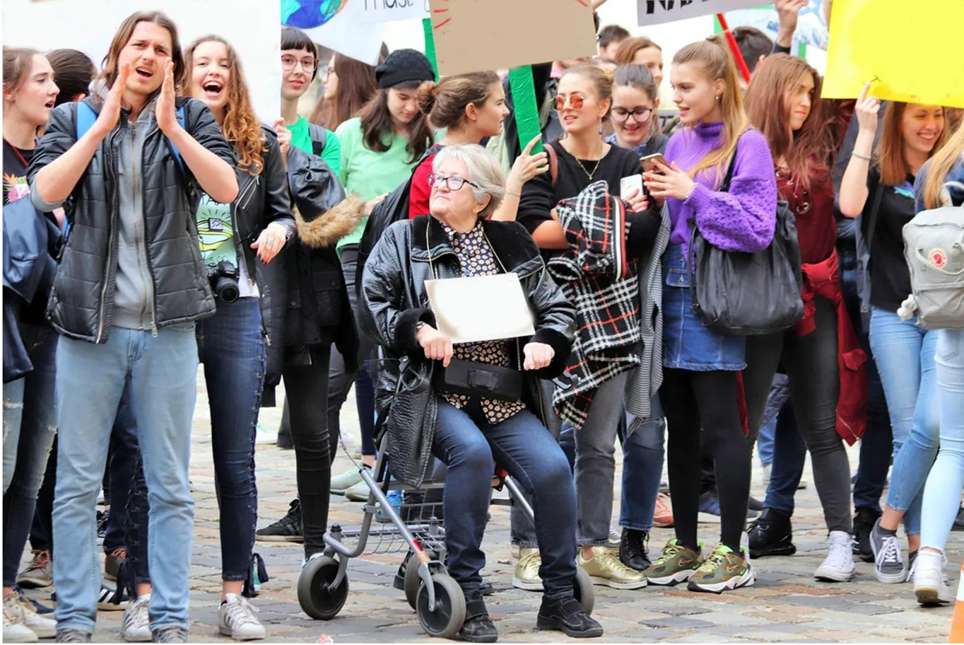 Polacy o skutkach starzenia się społeczeństwa. Co najbardziej daje się we znaki? [SONDAŻ]